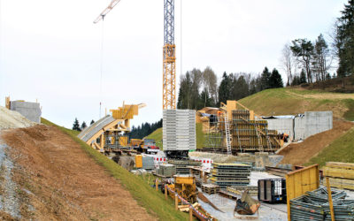 B 11 bei Hochbühl: Die Baustelle steht