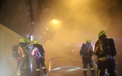 Tunnelübung mit brennendem Lkw: Einsatzkräfte trainieren unter realistischen Bedingungen